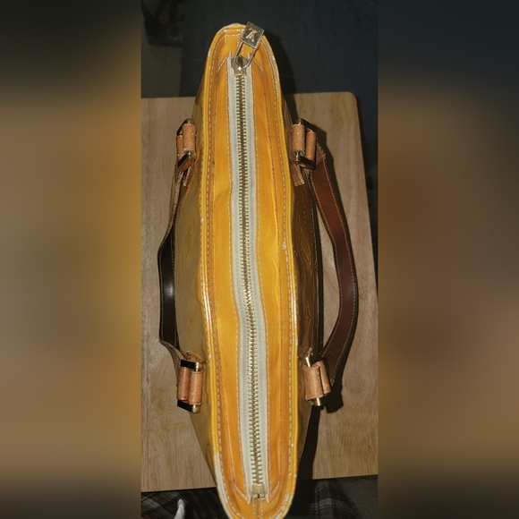 LOUIS VUITTON Vernis Houston handbag - Picture 15 of 16